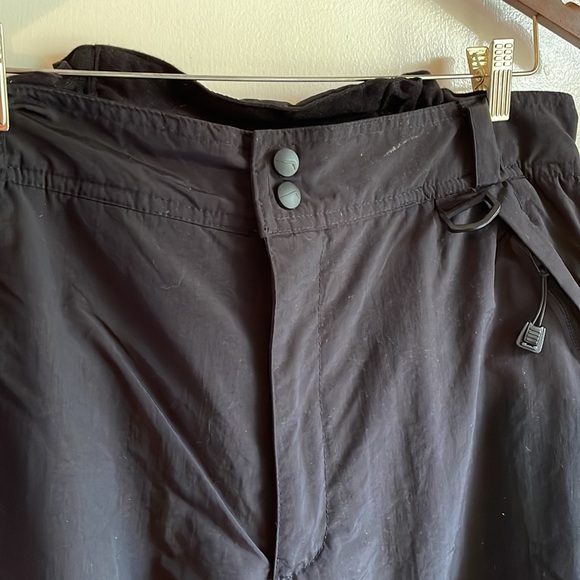Simple black snowboarding pants - Picture 2 of 6